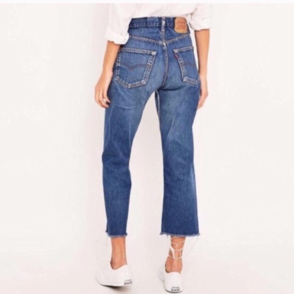 VTG High Waisted Raw Hem Levi’s (XXS-M)
